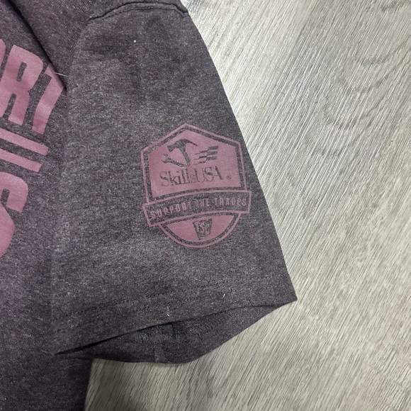 Carhartt Dark Gray T-Shirt with Maroon Graphic - Picture 2 of 4